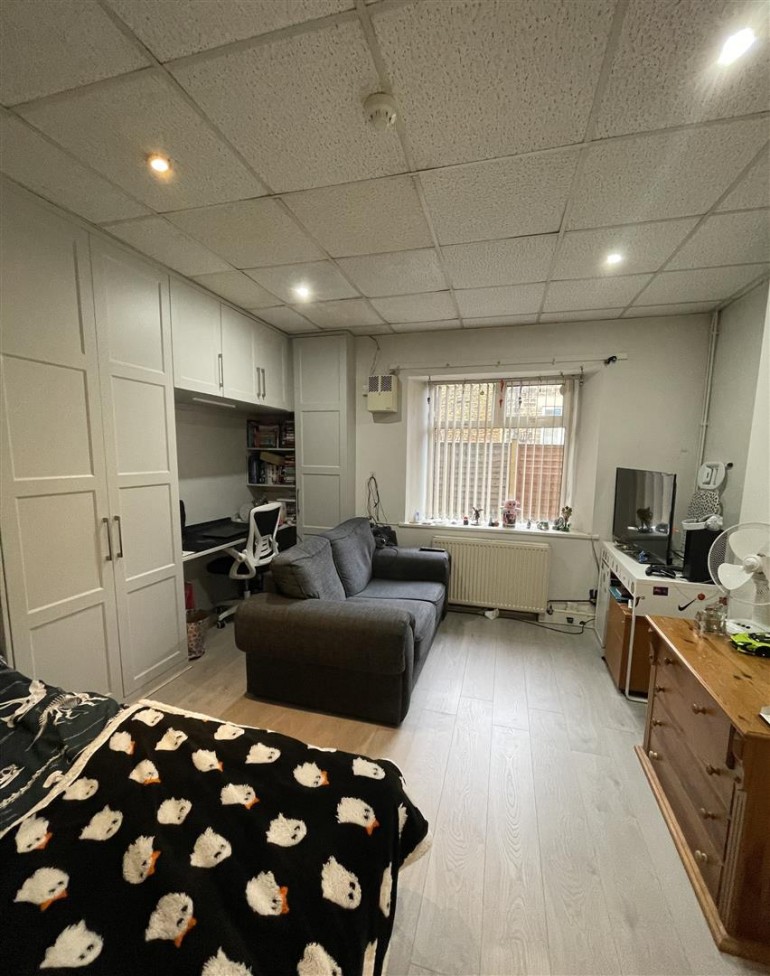 Flat 3, 256 Crookesmoor Road