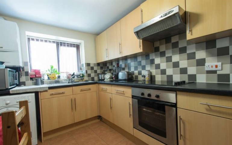 GF 18 Parkers Road, Broomhill