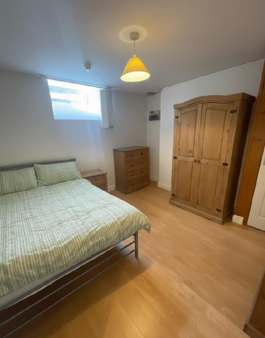 Images for GF 18 Parkers Road, Broomhill